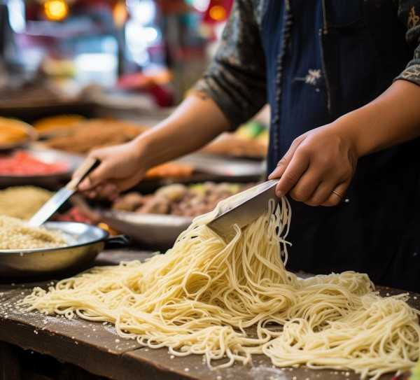 刀削面，品味传统美食的独特魅力